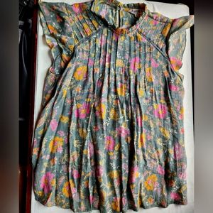 Nanette cap sleeve floral shirt medium